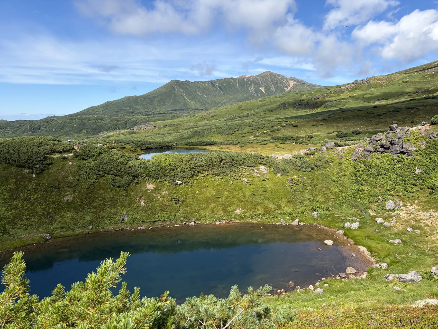 Stille Berglandschaft mit kleinem See