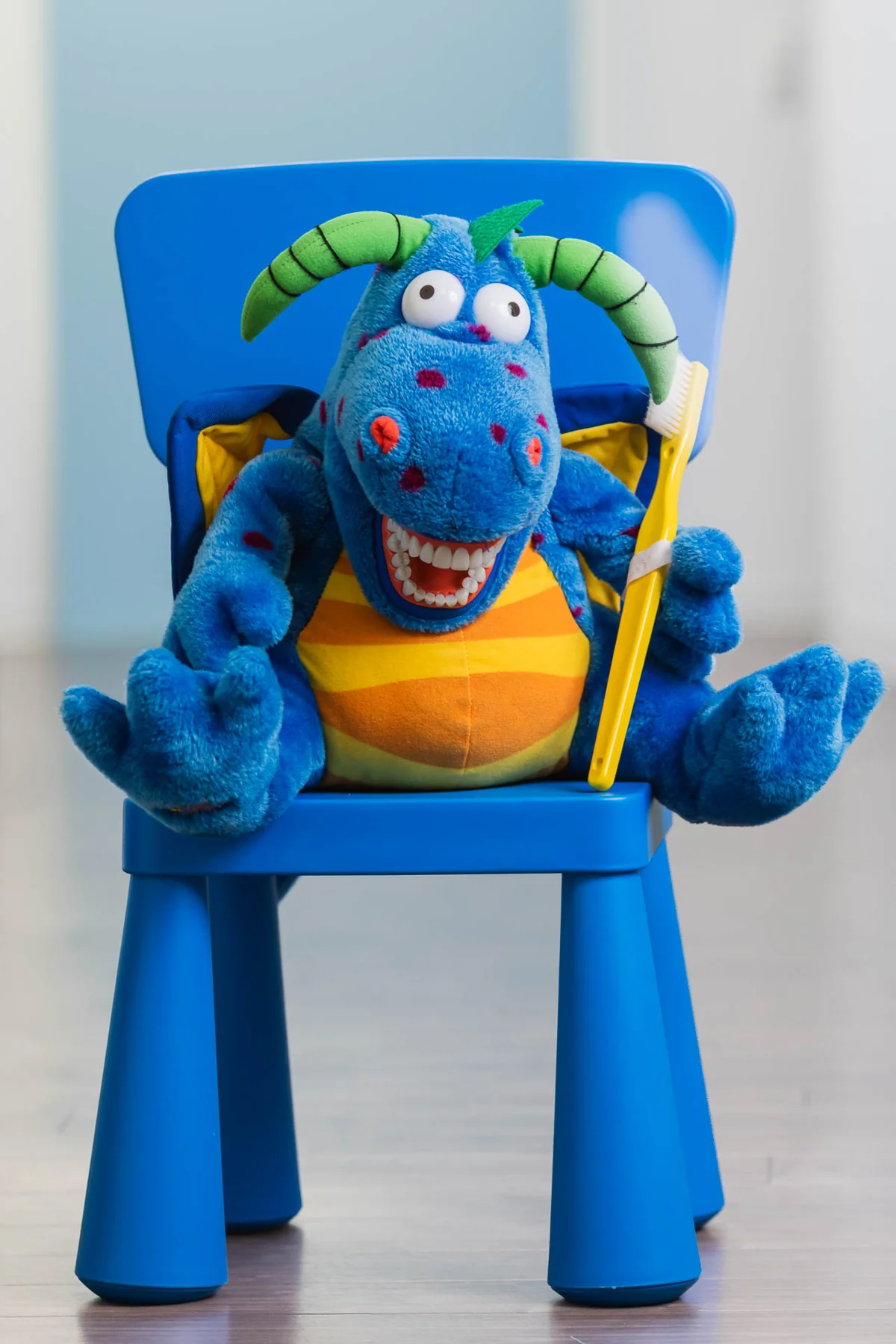Hugo, die Zahnputzfigur für Kinder in der Praxis